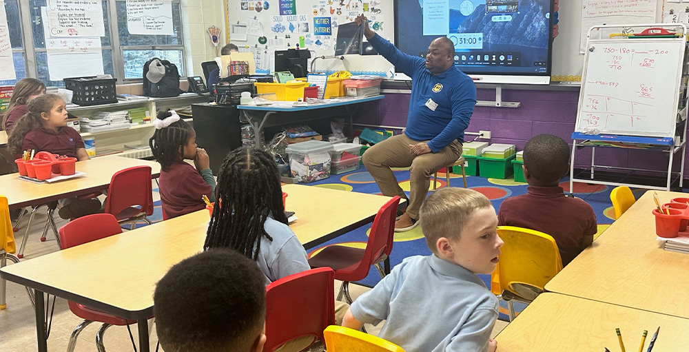Head of the Syracuse PAL Program Visits Citizenship & Science Academy of Syracuse Elementary School for 28 Speakers in 28 Days