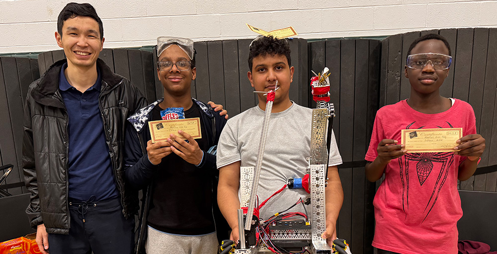 Citizenship & Science Academy of Syracuse Scholars Compete in Balloon Bot Challenge